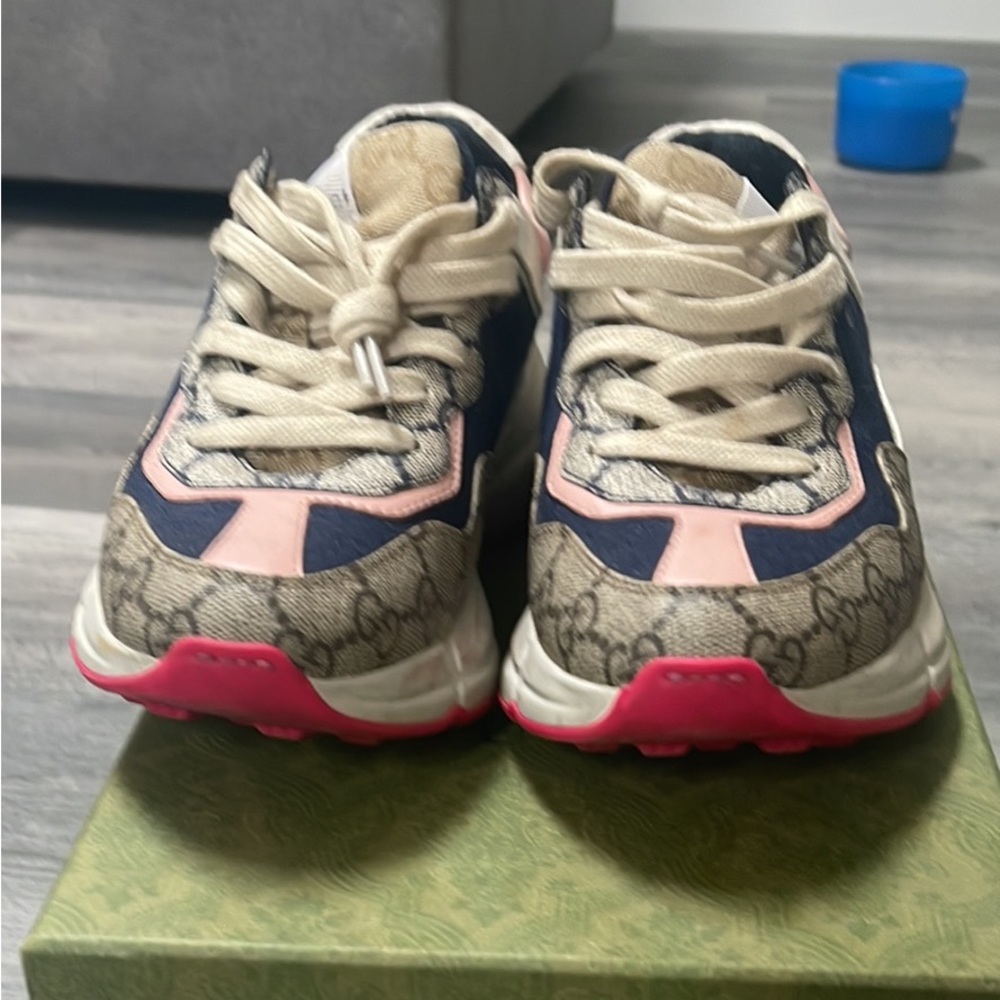 Gucci shoes size 37